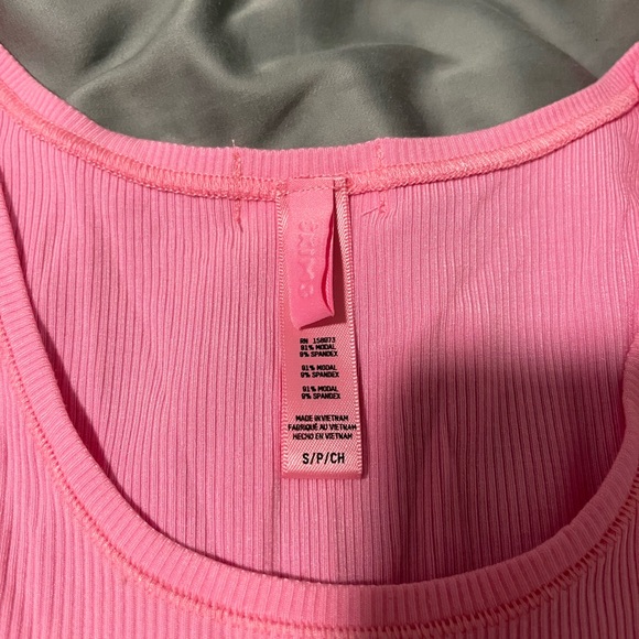 SKIMS Pink Ribbed Tank Top - Picture 2 of 3
